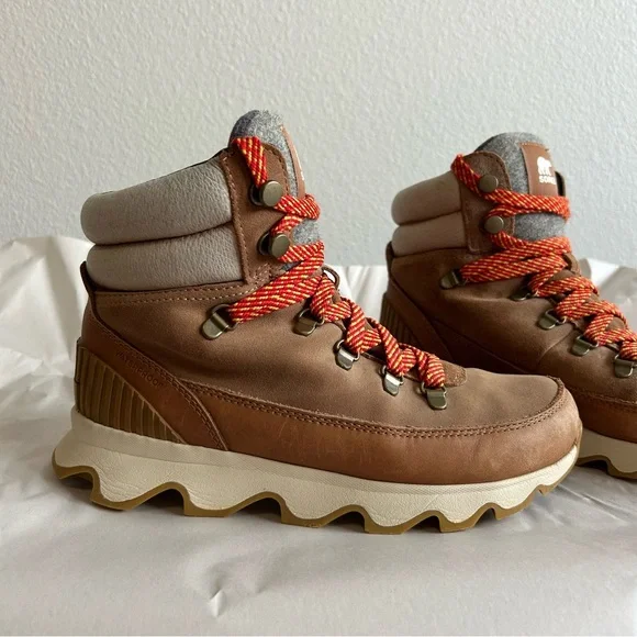 Sorel Tan Boots with bold Red, orange yellow Laces - Picture 4 of 15